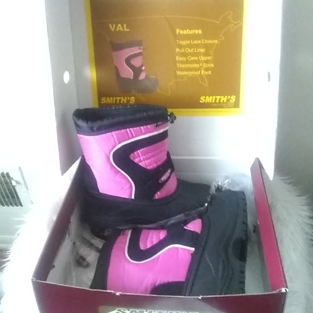 Boots waterproof US size 4